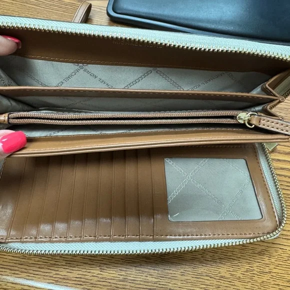 Michael Kors Beige Logo Wristlet with Brown Strap/jet set travel large - Picture 4 of 4